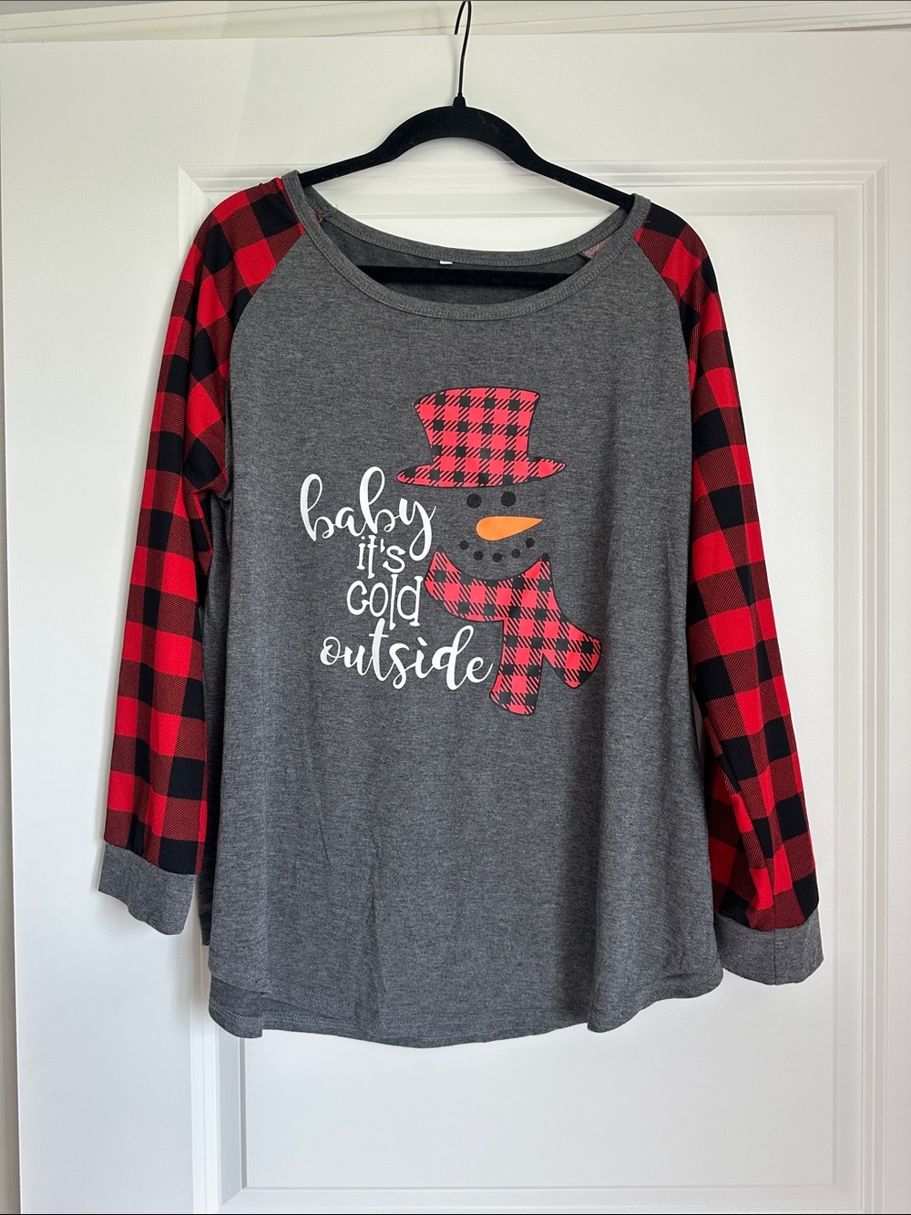 Source Unknown Gray Long-Sleeve Top with Red Plaid Sleeves
